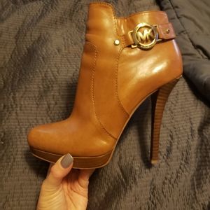 Heeled booties